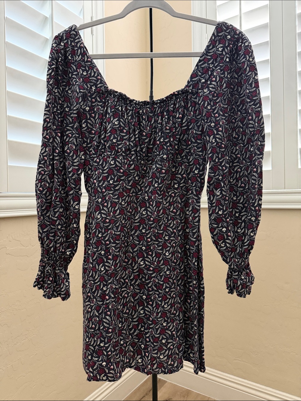 Trixxi Black Floral Long Sleeve Smocked Mini Dress with Burgundy Accents size M